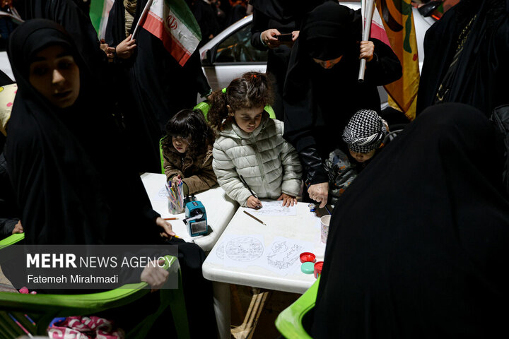 حضور اهالي طهران الشوارع