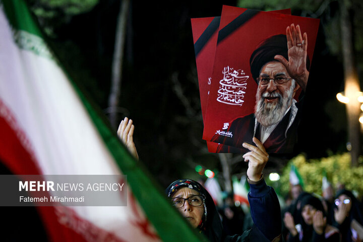 حضور اهالي طهران الشوارع