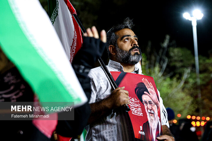 حضور اهالي طهران الشوارع