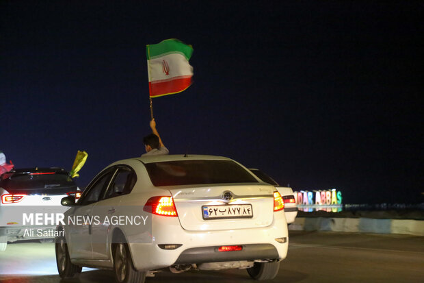 رژه خودرویی مردم شهر بهمن در استان فارس
