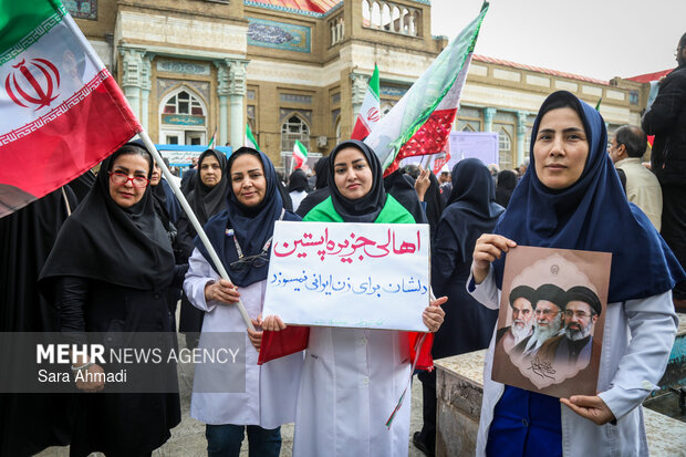 İranlı sağlık çalışanları ABD ile İsrail’in hastaneleri hedef almasını protesto etti