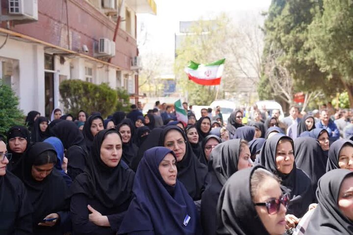 تجمع کادر درمان لرستان در محکومیت حملات هوایی دشمن