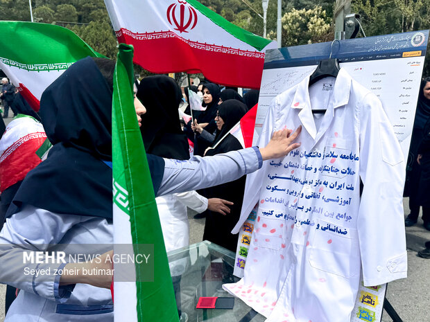 تجمع اعضای کادر درمان در محکومیت تجاوز آمریکا و رژیم صهیونیستی