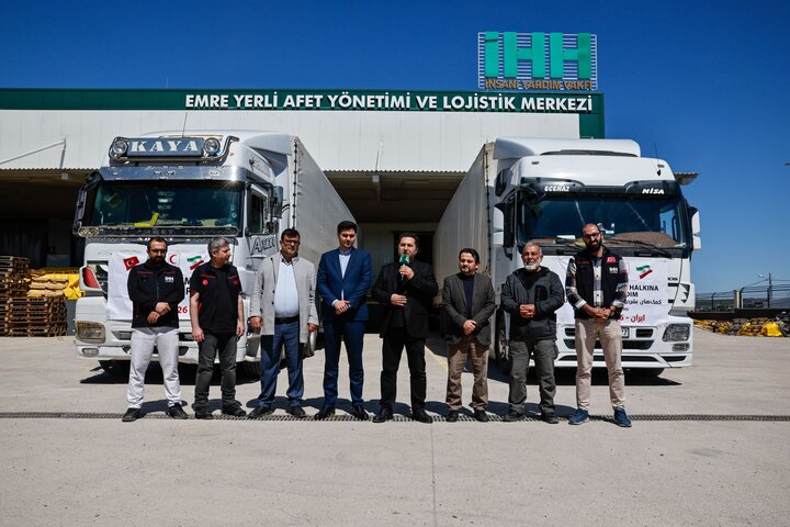 Türkiye İran'a insani yardım gönderdi (+foto)