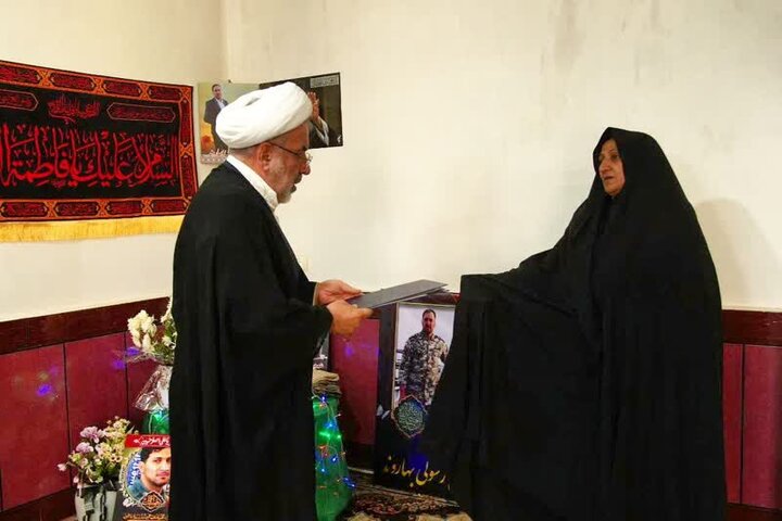 دیدار مسئولان سپاه لرستان با خانواده ۲ شهید جنگ رمضان