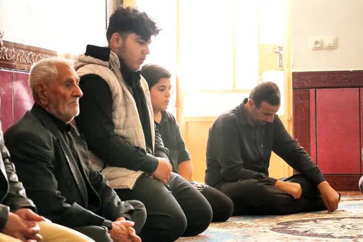 دیدار مسئولان سپاه لرستان با خانواده ۲ شهید جنگ رمضان