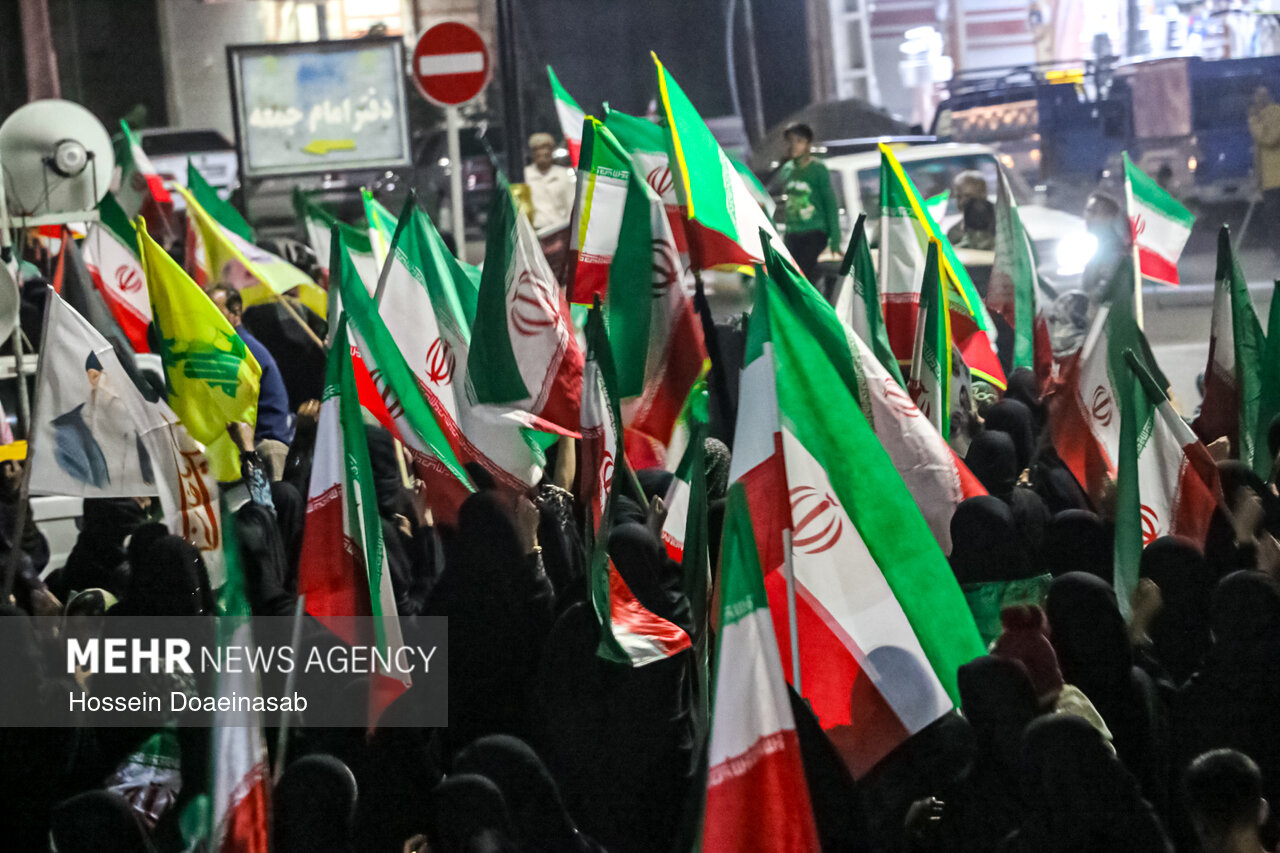 اجتماع مردم بندرعباس در سوگ رهبر شهید و حمایت از نظام اسلامی