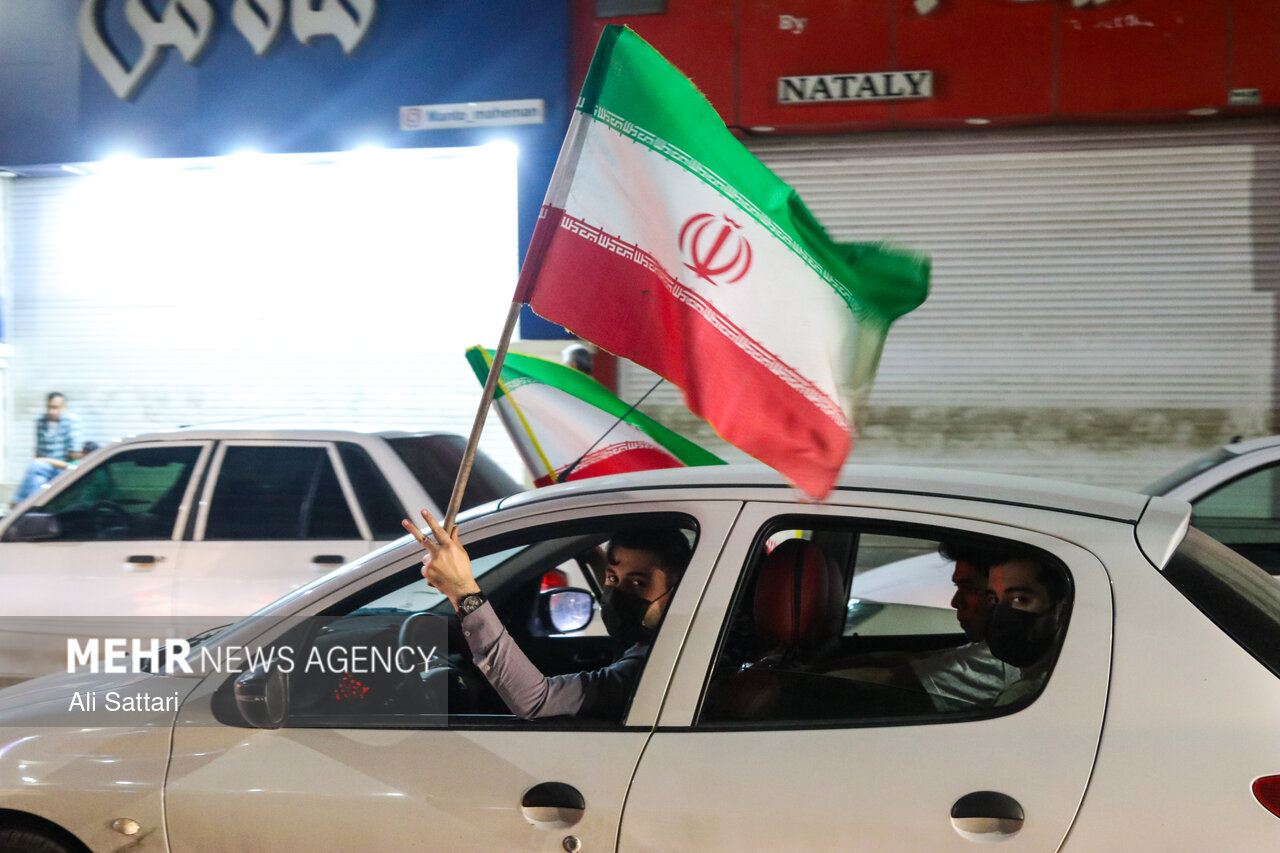 خودروهای کاروانی ساکنان ناصرآباد و شهرک دانش در قزوین بر پا شد. خودروهای کاروانی ساکنان ناصرآباد و شهرک دانش در قزوین بر پا شد.