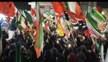 شعار «لبیک یا خامنه ای» گچسارانی ها در شب سی و هشتم جنگ رمضان