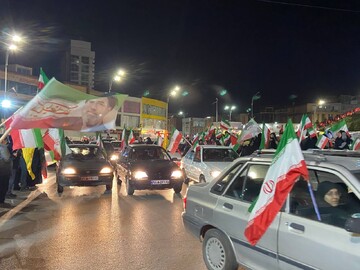 تداوم مقاومت ملی مردم کرمان در میدان آزادی