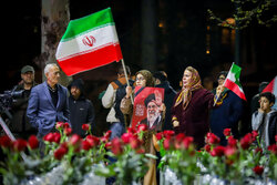 «باغ فردوس» پاتوق مردم و هنرمندان برای ایران