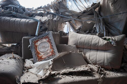 تاوانی دڕندانەی ئیسڕائیل و ئەمریکا؛ تەرمی منداڵی بێ تاوان لە ژێر داروپەردوو