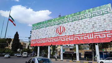 دیوارنگاره جدید میدان امام حسین(ع) شیراز با عنوان «ایران وطنم»