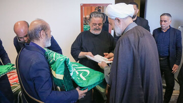 تکریم خانواده پنج شهید جنگ رمضان با حضور مسئولان استان قم