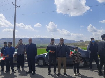 زنجیره انسانی مردم ایلام در محکومیت تهدیدات رئیس جمهور آمریکا