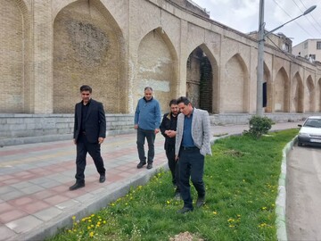 غرس ۲۰۰ نهال به یاد شهدا در شهرداری منطقه سه کرمانشاه
