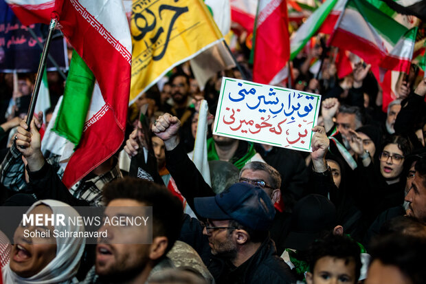 اجتماع حمایت از رزمندگان در مقابله با دشمن آمریکایی - صهیونی