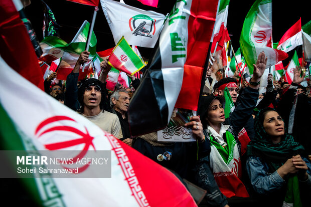 اجتماع حمایت از رزمندگان در مقابله با دشمن آمریکایی - صهیونی