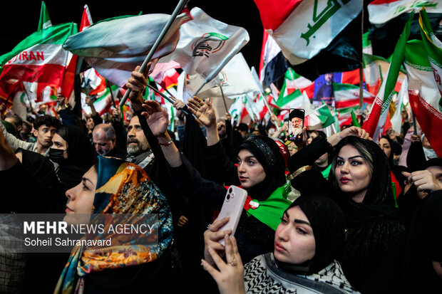 اجتماع حمایت از رزمندگان در مقابله با دشمن آمریکایی - صهیونی