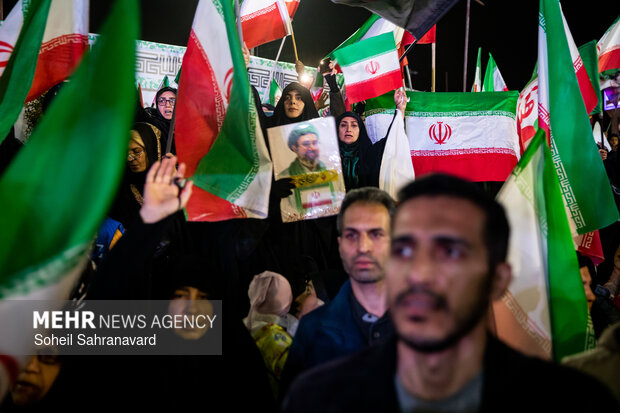 اجتماع حمایت از رزمندگان در مقابله با دشمن آمریکایی - صهیونی