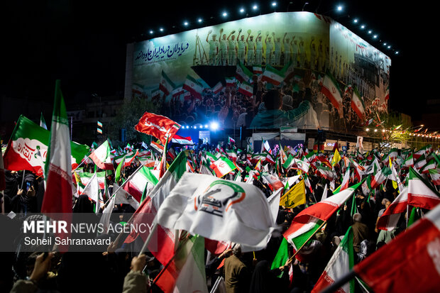 اجتماع حمایت از رزمندگان در مقابله با دشمن آمریکایی - صهیونی