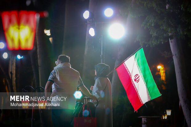 «باغ فردوس» پاتوق مردم و هنرمندان برای ایران