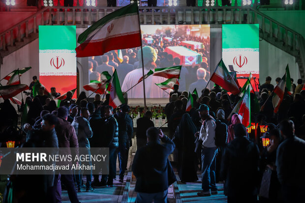 «باغ فردوس» پاتوق مردم و هنرمندان برای ایران
