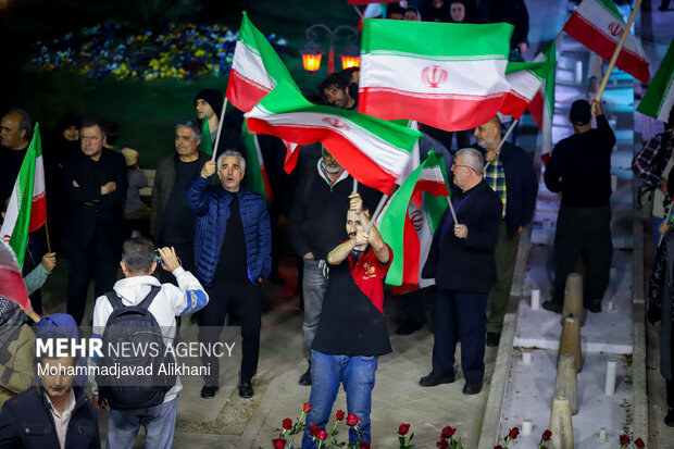 «باغ فردوس» پاتوق مردم و هنرمندان برای ایران