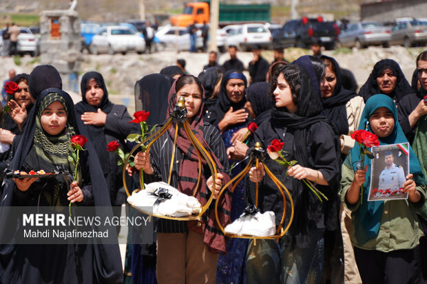 مراسم تشییع چهار شهید جنگ رمضان در شهر یاسوج