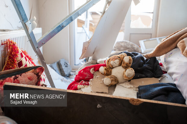 آثار تجاوز صهیونی- آمریکایی به منازل مسکونی در همدان