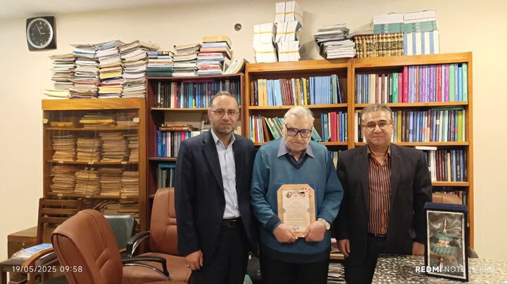 تخریب دفتر کار و کتابخانهٔ نفیس استاد گلشنی در حمله به دانشگاه شریف