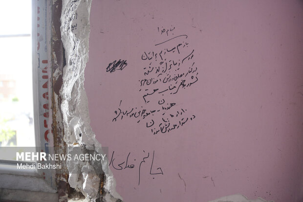 خسارت های وارد به مدرسه انقلاب اسلامی پردیسان قم در اثر حملات دشمنان