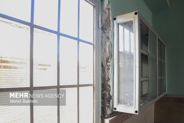 خسارت های وارد به مدرسه انقلاب اسلامی پردیسان قم در اثر حملات دشمنان