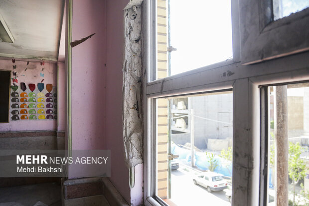 خسارت های وارد به مدرسه انقلاب اسلامی پردیسان قم در اثر حملات دشمنان