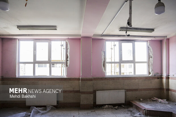 خسارت های وارد به مدرسه انقلاب اسلامی پردیسان قم در اثر حملات دشمنان