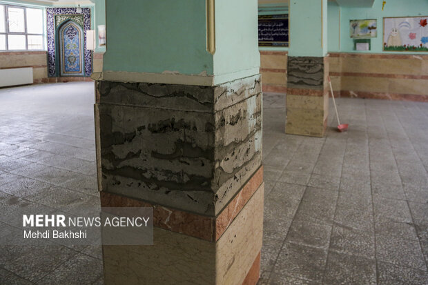 خسارت های وارد به مدرسه انقلاب اسلامی پردیسان قم در اثر حملات دشمنان