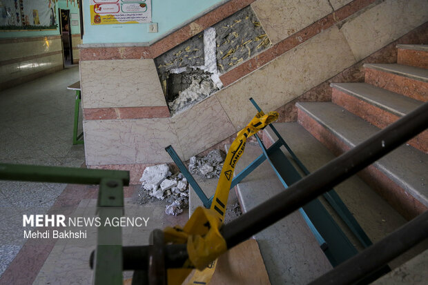 خسارت های وارد به مدرسه انقلاب اسلامی پردیسان قم در اثر حملات دشمنان