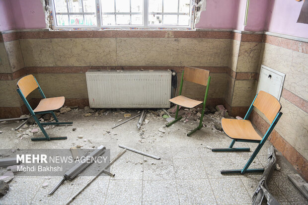 خسارت های وارد به مدرسه انقلاب اسلامی پردیسان قم در اثر حملات دشمنان