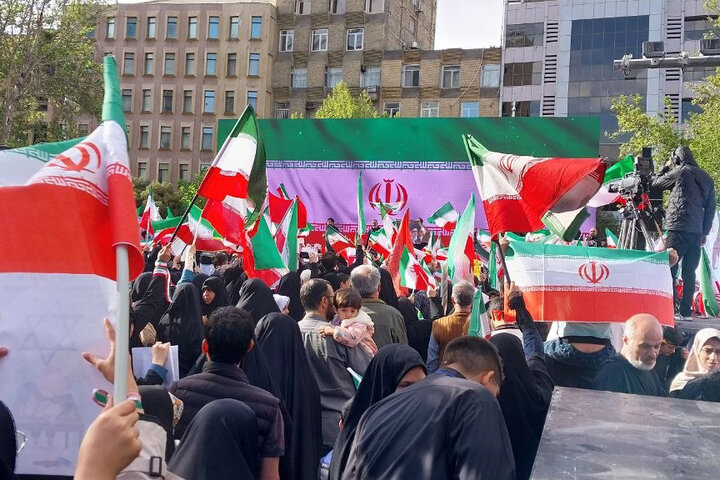 بچه‌ها برای فرشته‌های میناب سنگ تمام گذاشتند؛  تماشای یک شور کودکانه