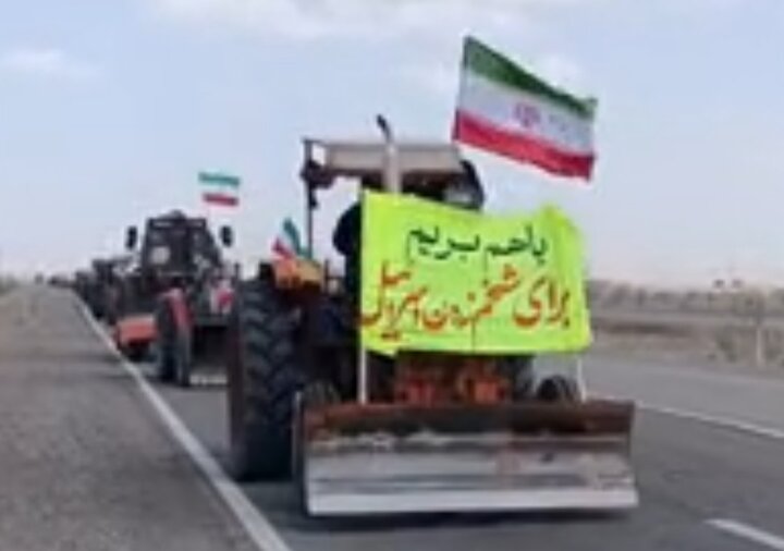 رژه تراکتوری کشاورزان شهرستان بهاباد یزد در بیعت با رهبر انقلاب