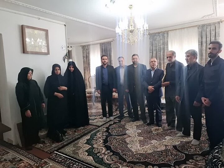 مسئولان بنیاد شهید لرستان با خانواده شهدای جنگ رمضان دیدار کردند