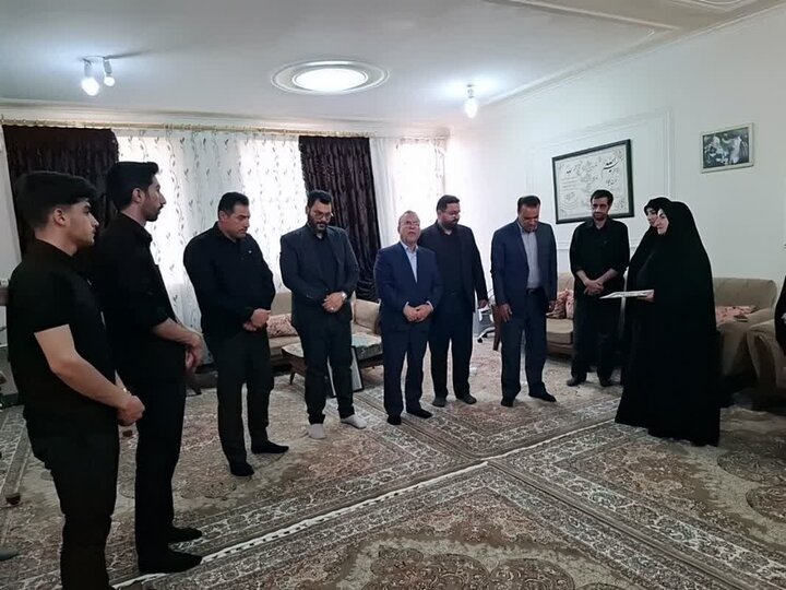 مسئولان بنیاد شهید لرستان با خانواده شهدای جنگ رمضان دیدار کردند