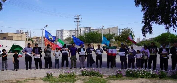 جوانان بوشهری در محکومیت حمله به نیروگاه اتمی تجمع کردند