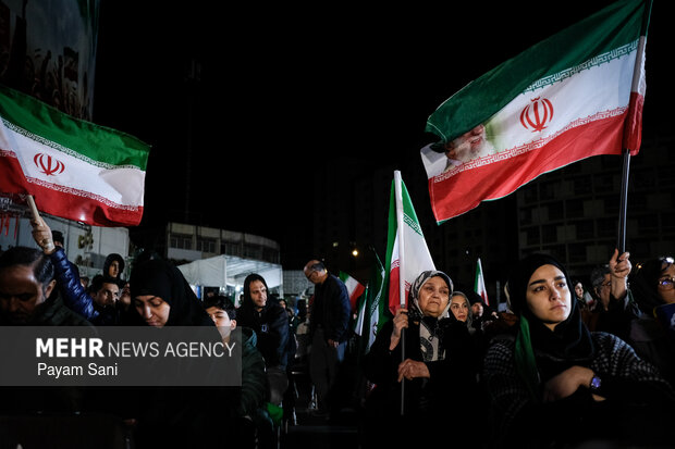 اجتماع حمایت از رزمندگان در مقابله با دشمن آمریکایی - صهیونی
