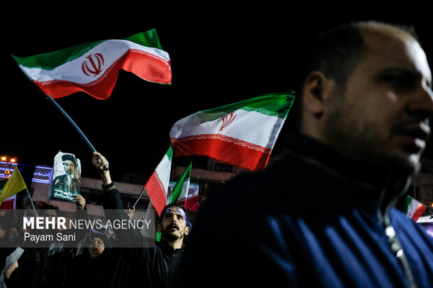 اجتماع حمایت از رزمندگان در مقابله با دشمن آمریکایی - صهیونی