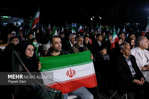 اجتماع حمایت از رزمندگان در مقابله با دشمن آمریکایی - صهیونی