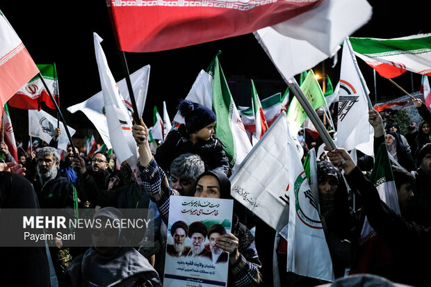 اجتماع حمایت از رزمندگان در مقابله با دشمن آمریکایی - صهیونی