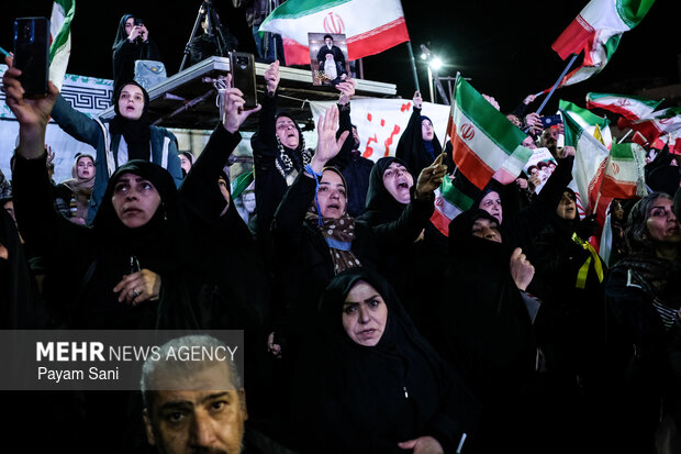 اجتماع حمایت از رزمندگان در مقابله با دشمن آمریکایی - صهیونی