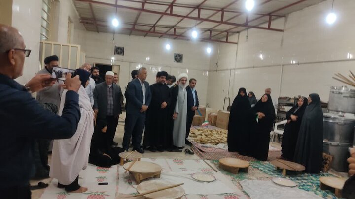 دیدار امام جمعه بوشهر با خانواده های شهدای جنگ رمضان در شهرستان گناوه