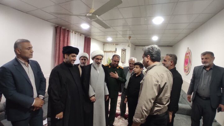 دیدار امام جمعه بوشهر با خانواده های شهدای جنگ رمضان در شهرستان گناوه